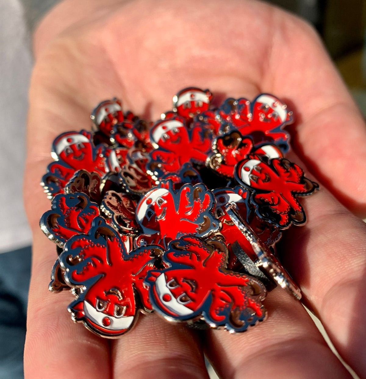Red Octo Pin M8